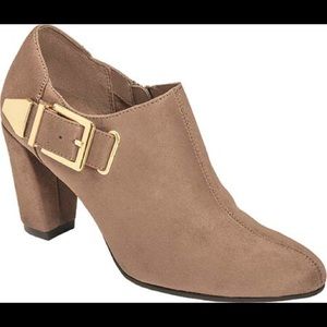 Aerosoles Tan suede ankle booties